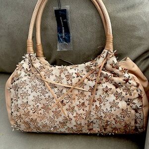 Sondra Robert’s Peach 🍑 Colored Purse